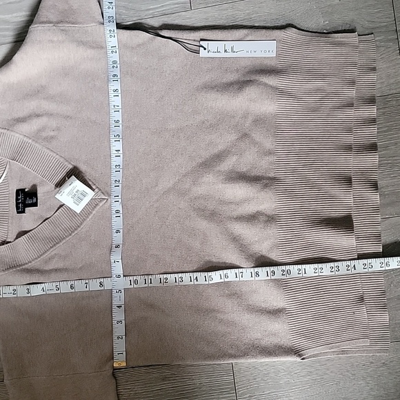 Nicole Miller Sweater - Picture 6 of 6